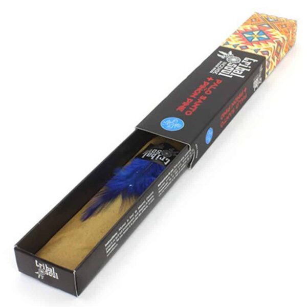 sort æske med sandfarvet og blå mønstre som indeholder palo santo røgelsespinde